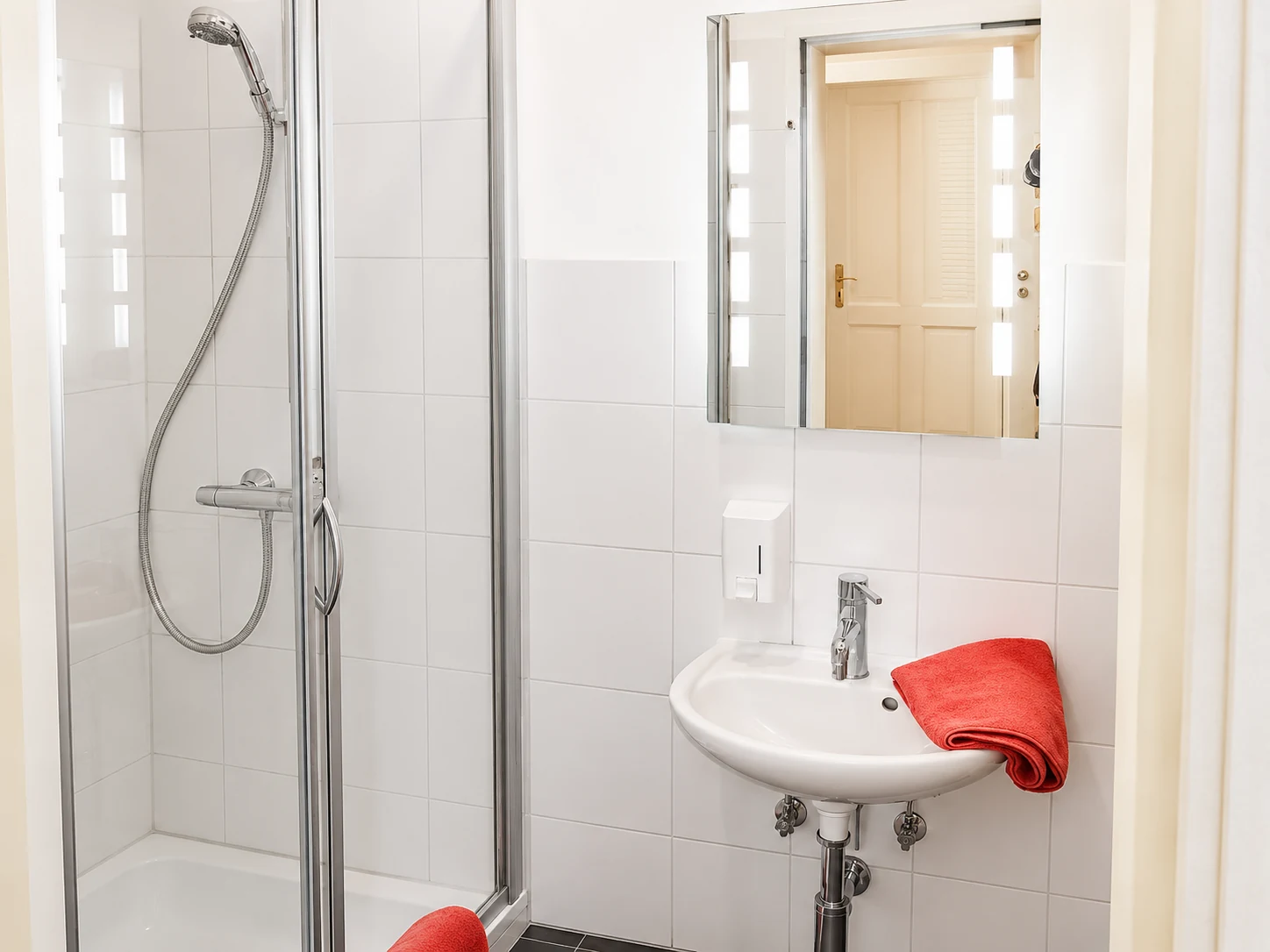 Eigenes Bad mit Dusche