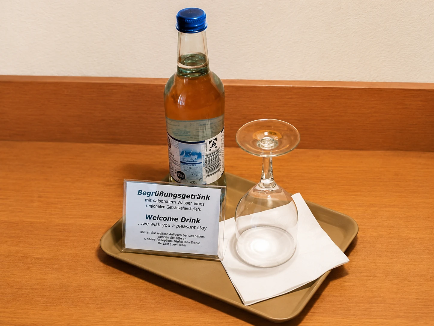 Begrüßungsgetränk im Gästezimmer